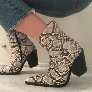 Snakeskin 🐍 Boots